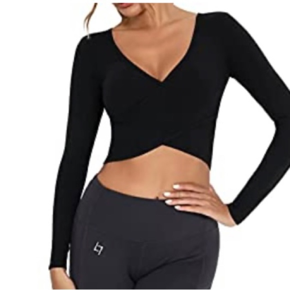 V neck black long sleeve crop top